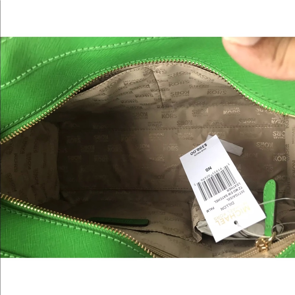 Authentic Michael Kors medium dillon handbag - Picture 7 of 8